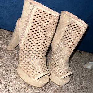 Cute going out heels!